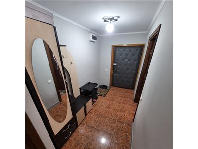 Se inchiriaza apartament 2 camere! Langa Catedrala!